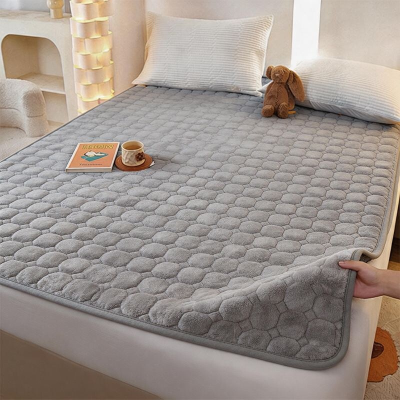 Thickened flannel mattress, suitable for home use, double-size tatami mattress, single-size foldable sleeping pad for dormitories, and floor mattress