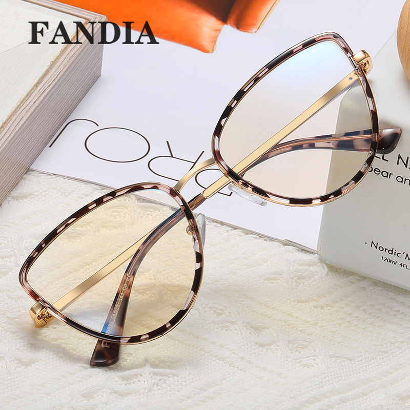95825 de moda nuevo TR90 gafas lisas fuente de fábrica femenina de moda Anti-azul gafas de luz puede ser equipado con gafas de miopía