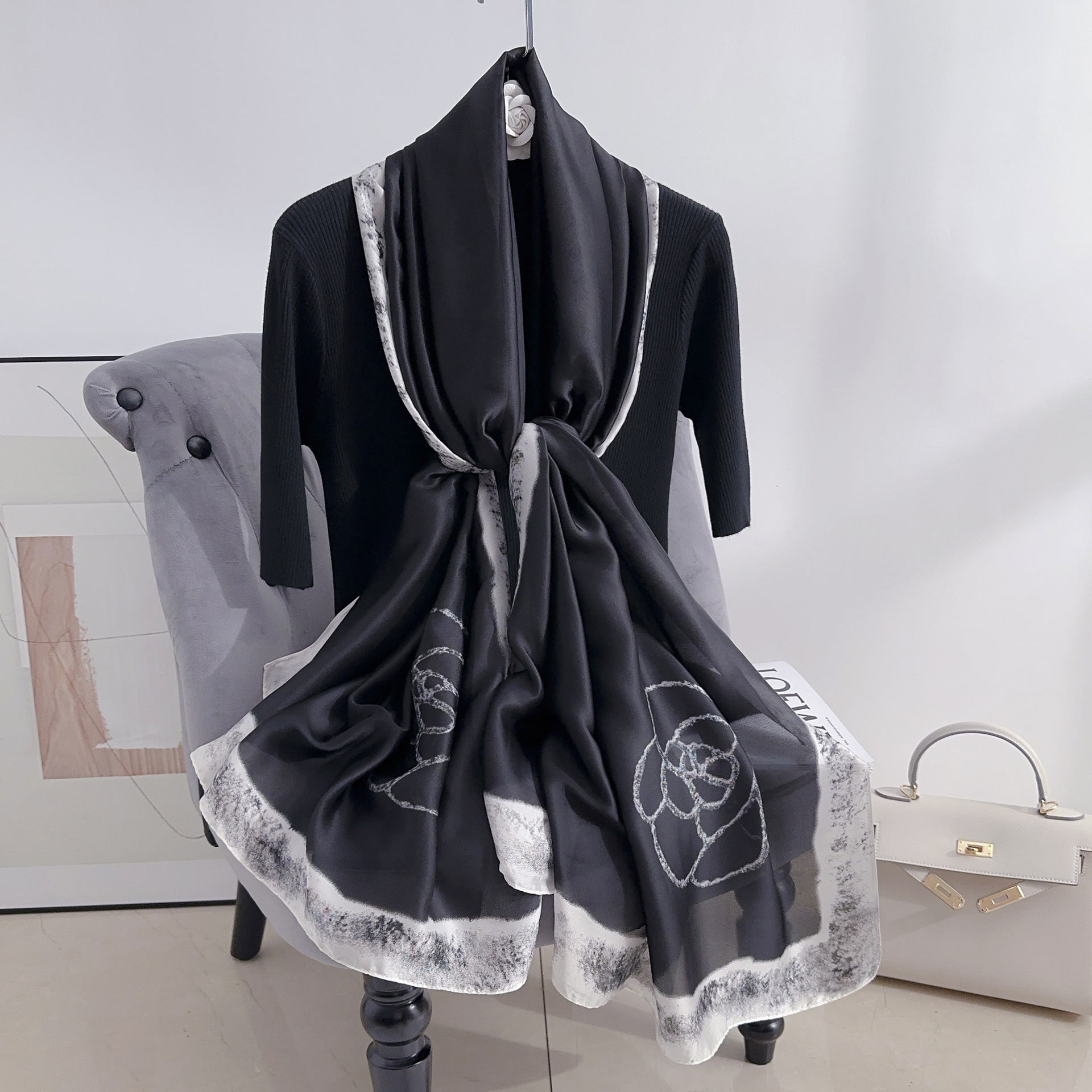Bufanda de seda para mujer nuevo estilo primavera y otoño rosa camelia chal exterior con una bufanda delgada de alta gama para el día de la madre