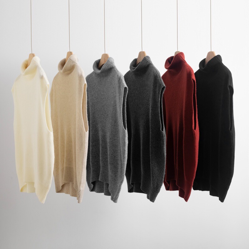 Autumn and Winter Sweater with a Stacked Collar, Sleeveless Base Layer, Stylish Vest, Versatile Top, Fluffy and Warm, Suitable for Commuting