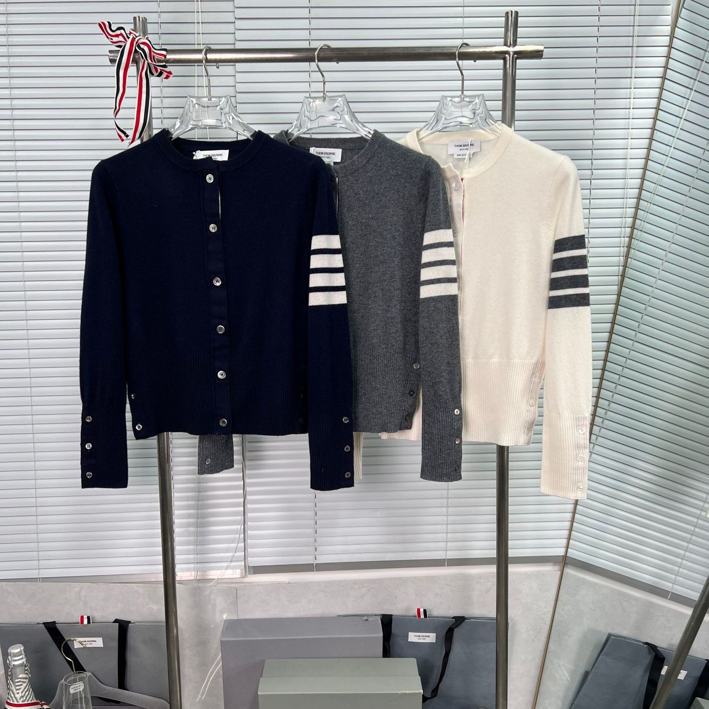 【工厂直营】高品质春秋季经典新款四杠条纹袖长圆领女款开衫