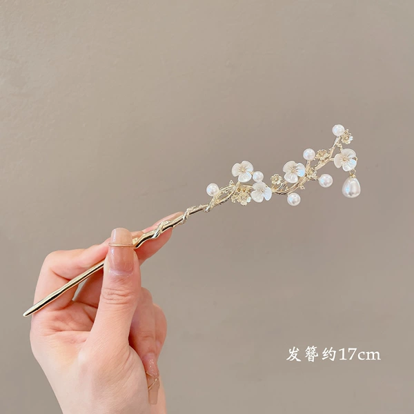 Golden Chinese hairpin pearl