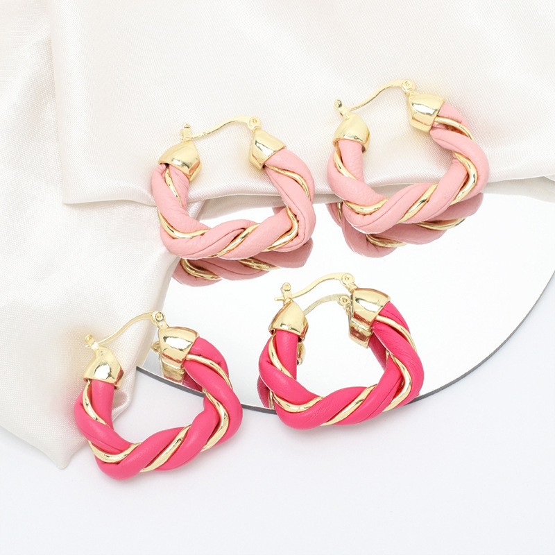 Nihaojewelry Jewelry Wholesale Candy Color Imitation Leather U-shaped Twisted Earrings display picture 2