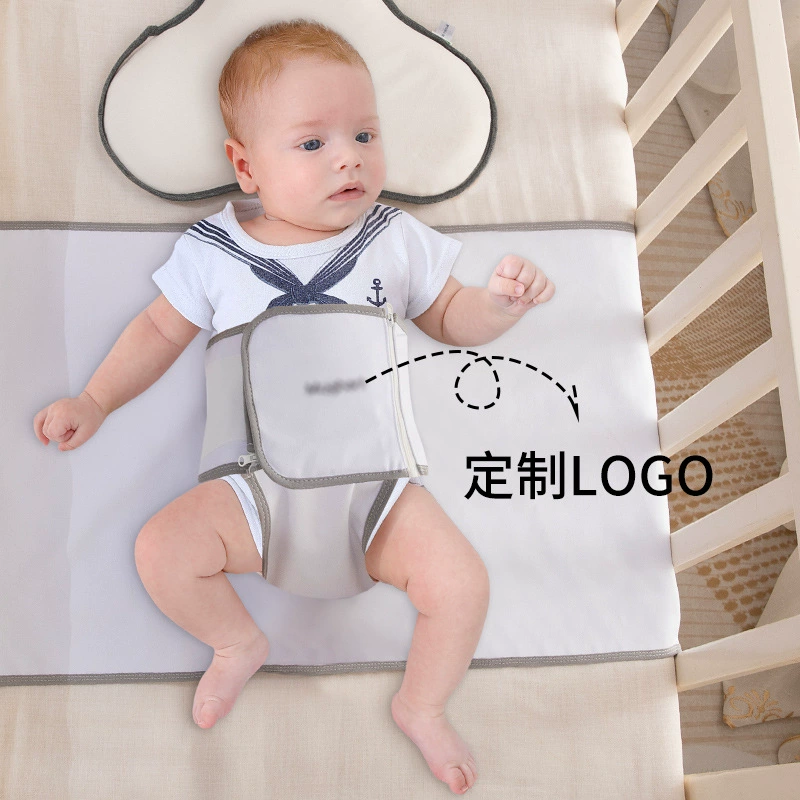 Одеяло новорожденного ребенка фиксируется, чтобы предотвратить опускание живота