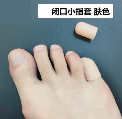 Skin color, closed mouth, little finger