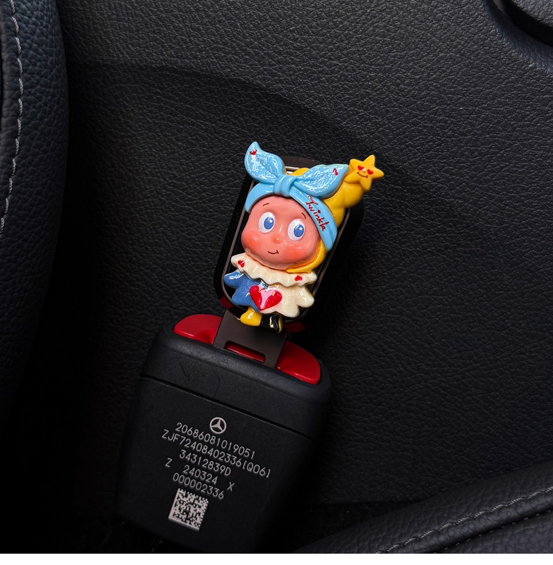 Cute Car Safety Plug with Buckle, Passenger Card Slot Plug, Car Rear Seat Extender Connector, Safety Belt