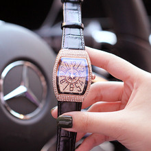 厂家直销时尚女表潮流新款酒桶形中性手表满钻数字防水男腕表