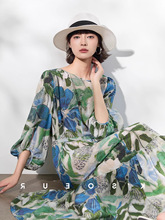 夏季2025新款贵妇绝美真丝年轻款桑蚕丝印花气质设计感小众连衣裙