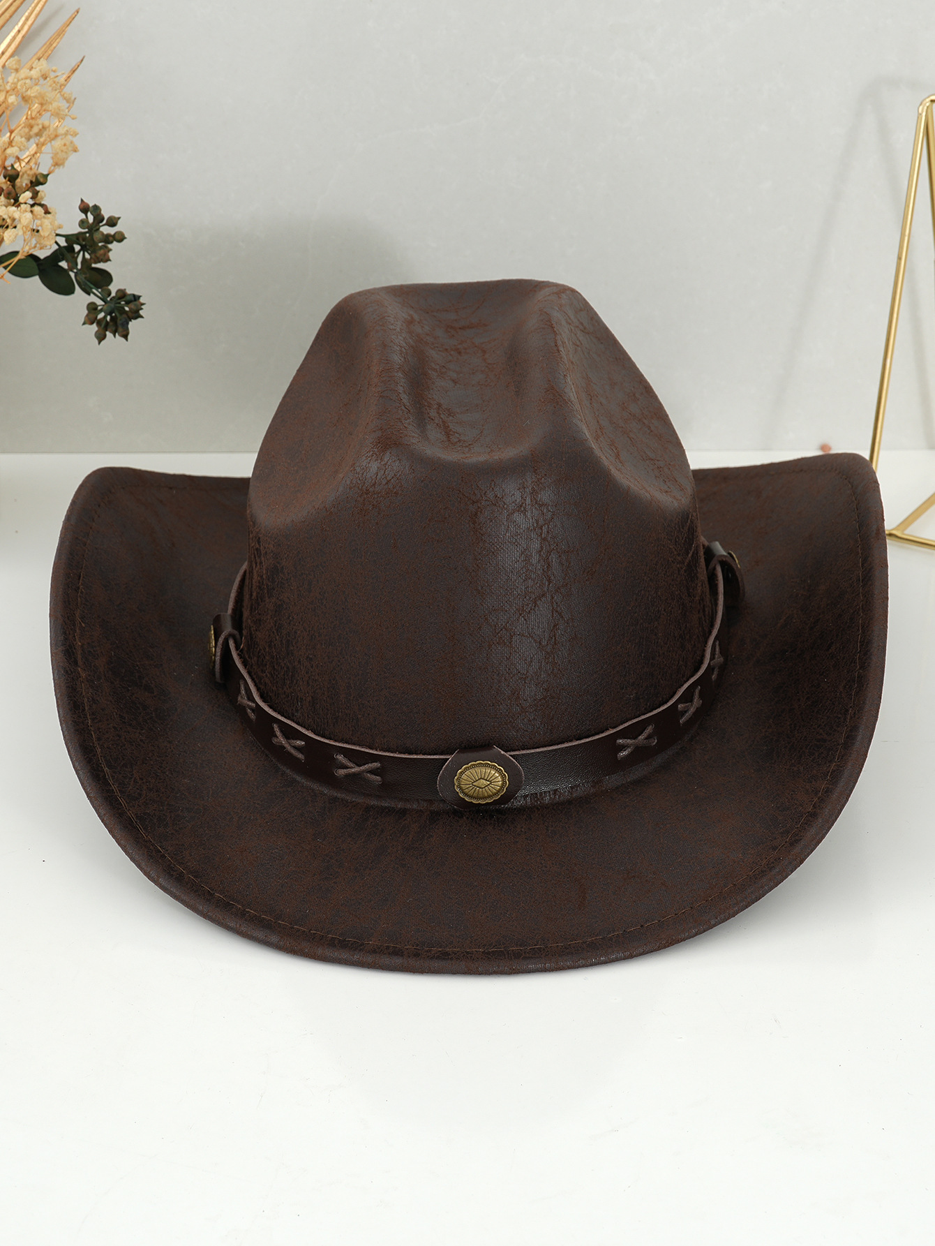 Vintage western cowboyhatt i slitet läder med spänne och mönster_voghion.com