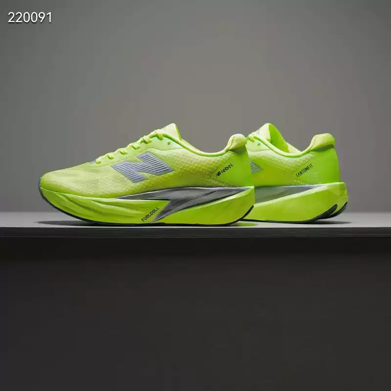Новый сезонный продукт New Balance FuelCell Rebel v5 удобные, мягкие и износостойкие кроссовки на низком уровне для бега