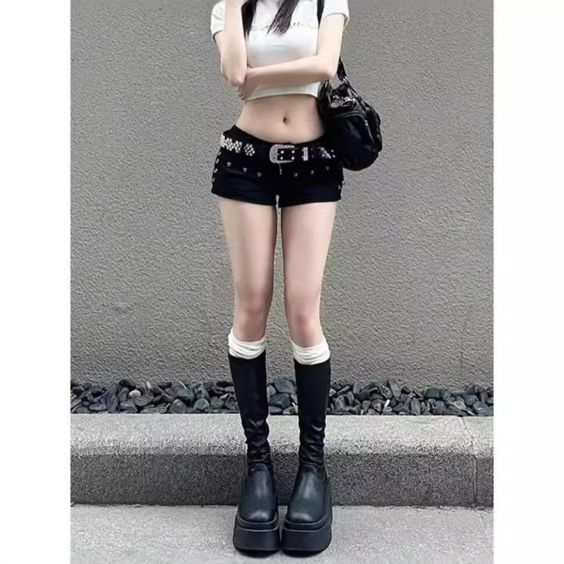 American-Style Spicy Girl Y2K Shorts, Black, 2026 Summer New Model, Sexy Low-Waist, Hip-Hugging, Studded, Subculture Style, with Belt American-Style Spicy Girl Y2K Shorts, Black, 2026 Summer New Model, Sexy Low-Waist, Hip-Hugging, Studded, Subculture Style, with Belt