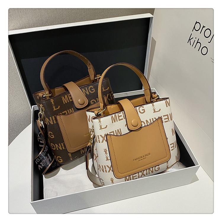 2023 Autumn New Live Broadcast Good Large Capacity Women's Single Shoulder Crossbody Bag Letter Retro Wide Shoulder Strap Bag for Women_voghion.com