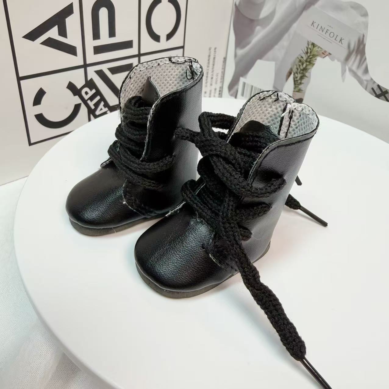 Black (shoe laces)
