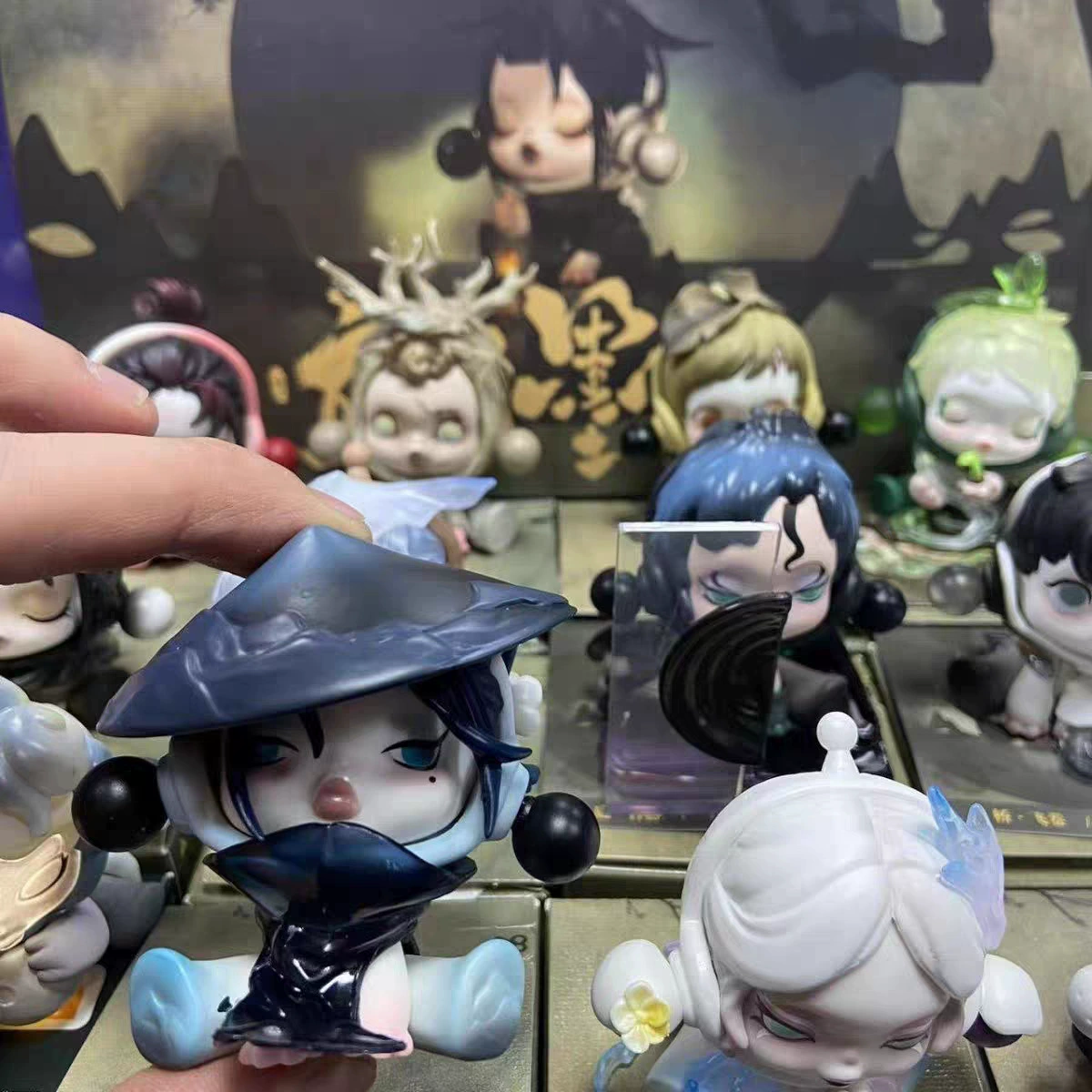 Blind box POPMART (SKULLPANDA Mo Mei) ручная фигурка-брелок для авто, 6,5×10 см