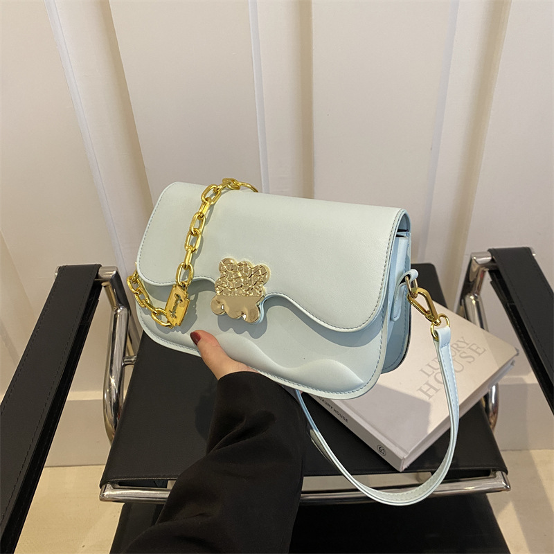 Este año, la moda de un hombro bolso de brazo para mujeres 2024 nueva cadena de moda primavera y verano bolso de mochila de estilo extranjero bolso pequeño