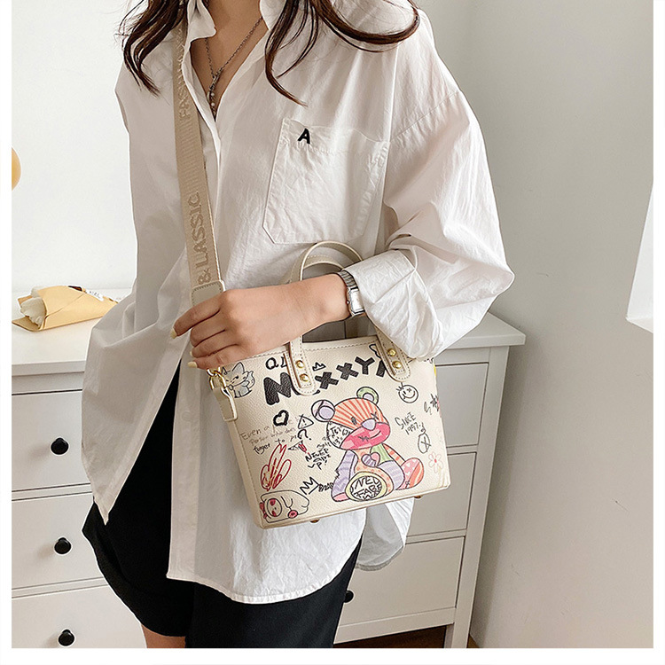 Women's Graffiti Shoulder Bag Large Capacity Fashion Bucket Bag_voghion.com