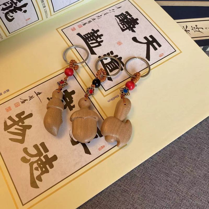 小さな李脂肪剣桃の木小さな脂肪ナイフペンダント木彫り手作り上芳満剣ギフトギフト個人使用おもちゃクラフト|undefined