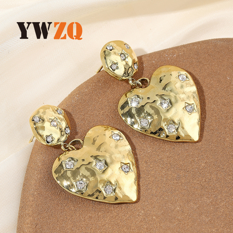Gold Heart Stud Earrings With Star Diamond For Trendy Style_voghion.com