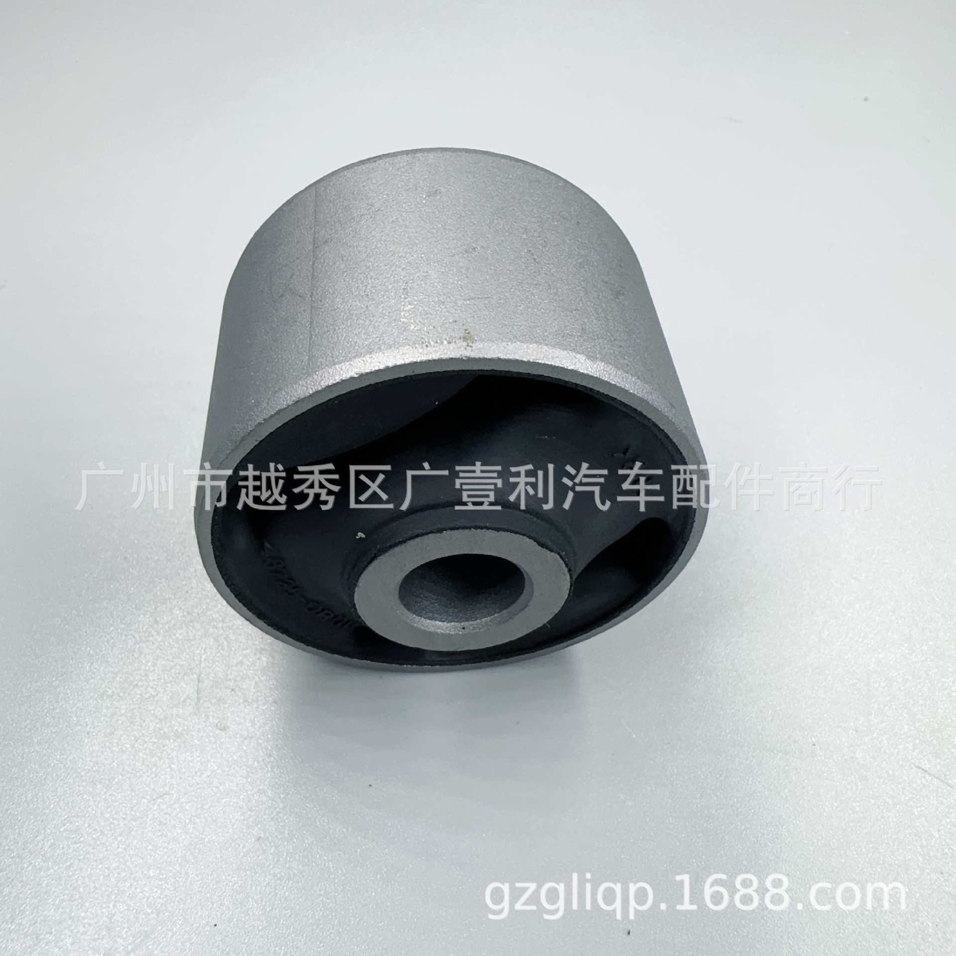 Applicable to 48725-0R010 48702-42010 RAV4 ACA33 ASA44 rear lower arm large rubber sleeve