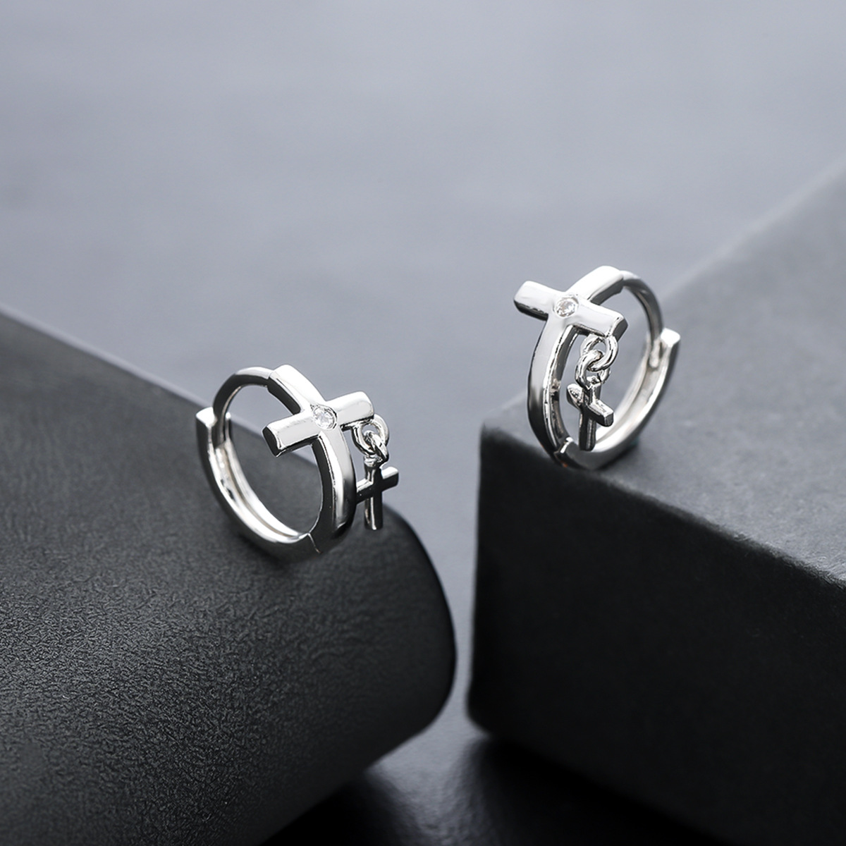 Dubbele kruis oorbellen voor heren en dames modieus accessoire_voghion.com