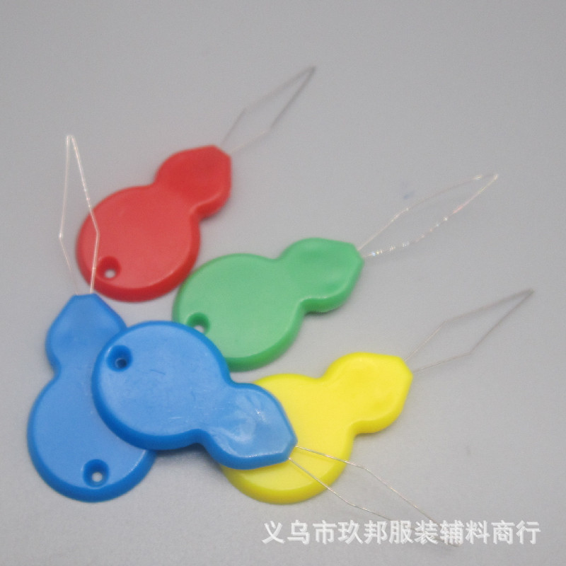 供应葫芦形穿针器 塑料穿线器 钢丝穿针引线器 针线盒配件