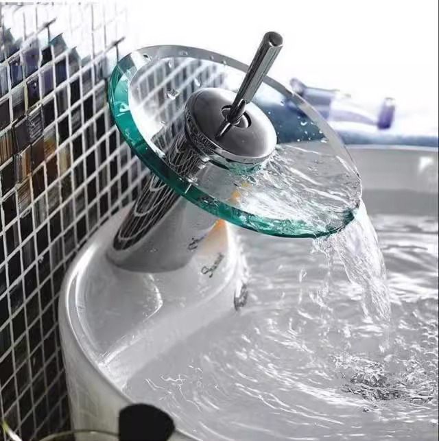 Grifos de agua de cascada de vidrio de cobre caliente y frío bañera fábrica de baño directo de comercio exterior transfronterizo para agua de cascada