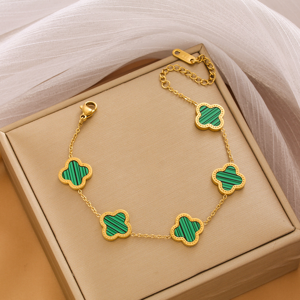 Pulsera de trébol de acero titanium vendedora caliente transfronteriza europea y americana con incrustaciones de concha pulsera colgante pulsera de diseño avanzado sin desvanecimiento al por mayor