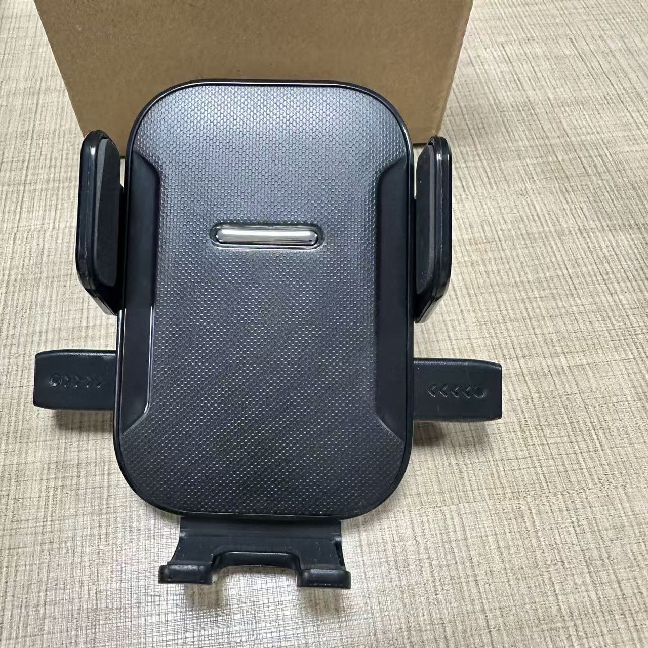 New car mobile phone bracket air outlet instrument navigation bracket automatic lock fixed suction cup bracket spot wholesale