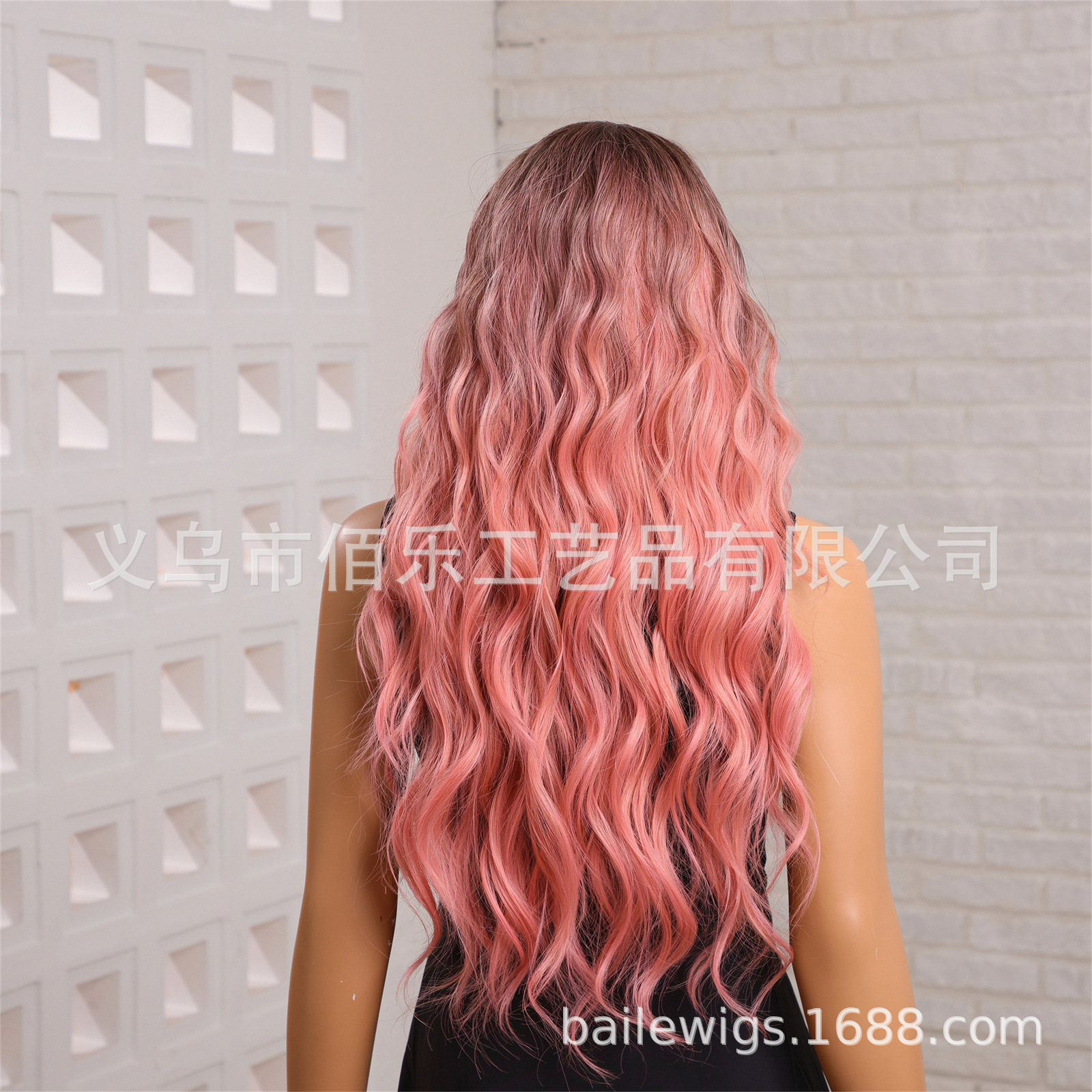 Ventas transfronterizas calientes pelucas rosa gradiente de ocho caracteres rizos largos cabello de fibra química fabricantes de mujeres en stock wigs