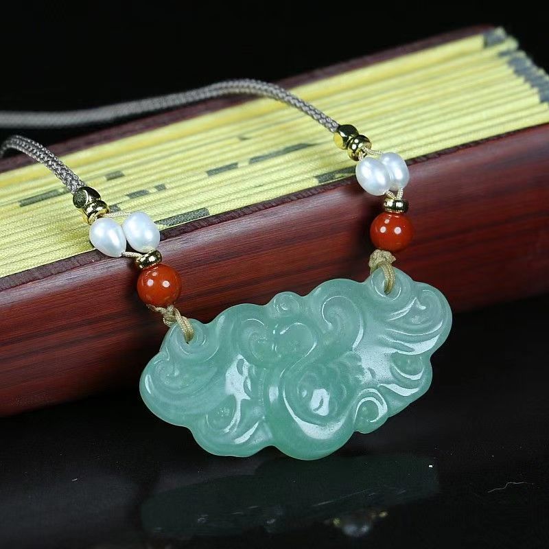 비행하는 동릉옥 봉황