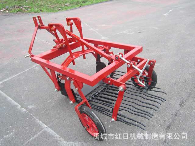 供应单行振动抛撒土豆收获机4UZ 1土豆收获机悬挂马铃薯收获机