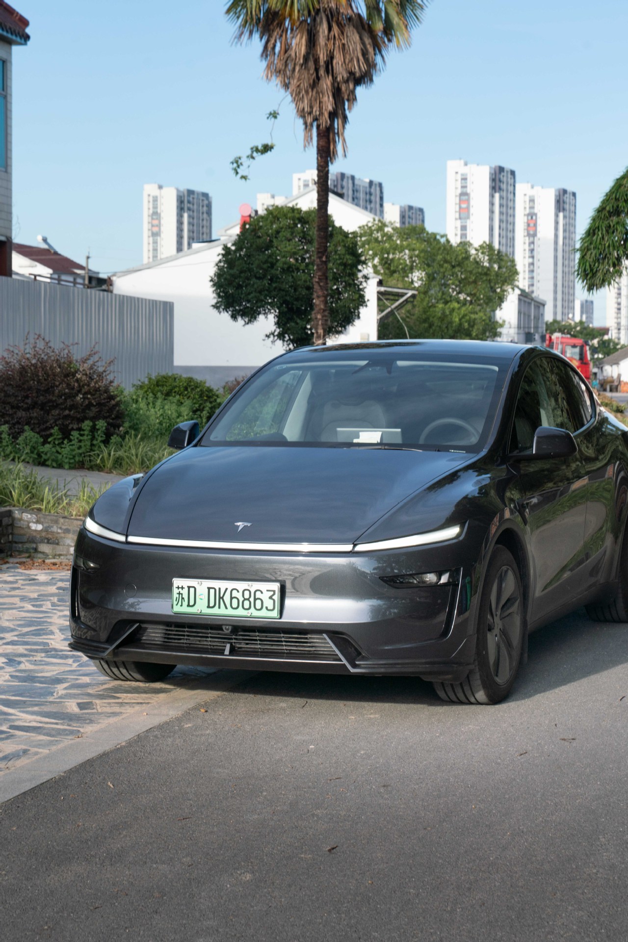 Suitable for Tesla 2025 Modely New Version Three-Stage Punch-Free Front Lip Small Surround Carbon Fiber Texture