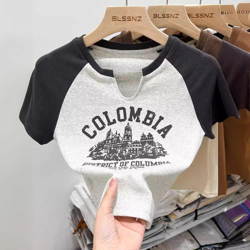 American style raglan short-sleeved T-shirt women's summer women's clothing new contrast color hot girls wear small V-neck short top women's half-sleeve American style raglan short-sleeved T-shirt women's summer women's clothing new contrast color hot girls wear small V-neck short top women's half-sleeve