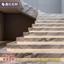 �e���Ƶ��҃���Ȼ����ʯ̨�A���D���ݶ���̤���A����ɫ��ɫ̨�A