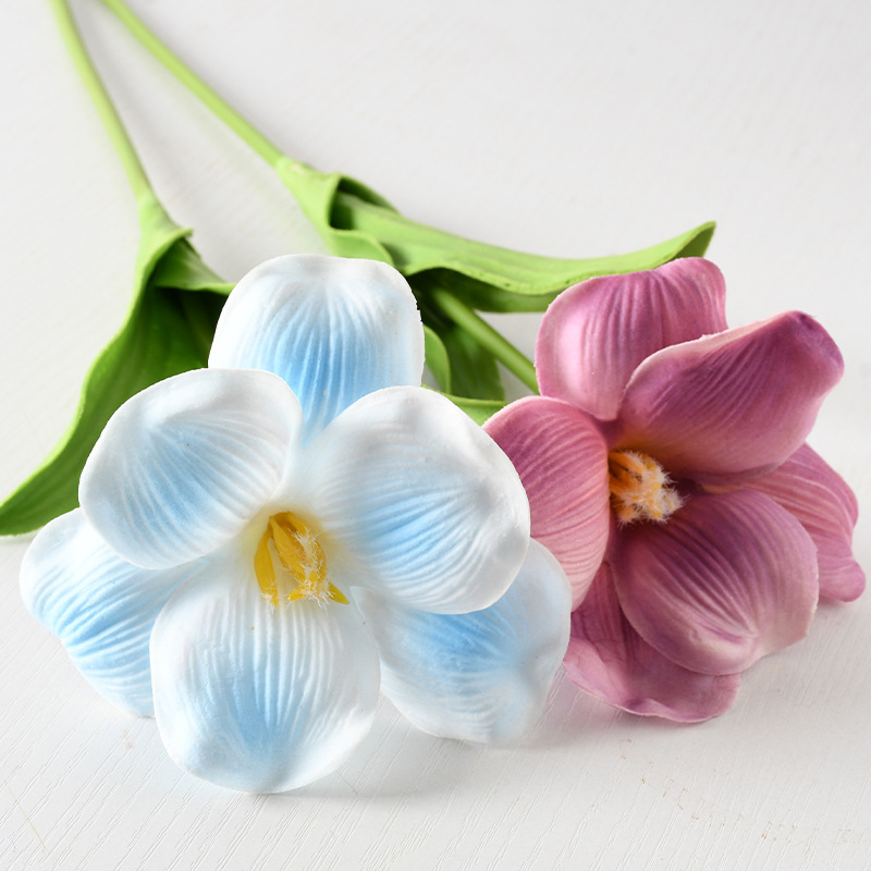 Flores de simulación brown pu tulipán boca abierta sonriente tulipán flaps sensación humectante de boda superior transfronteriza