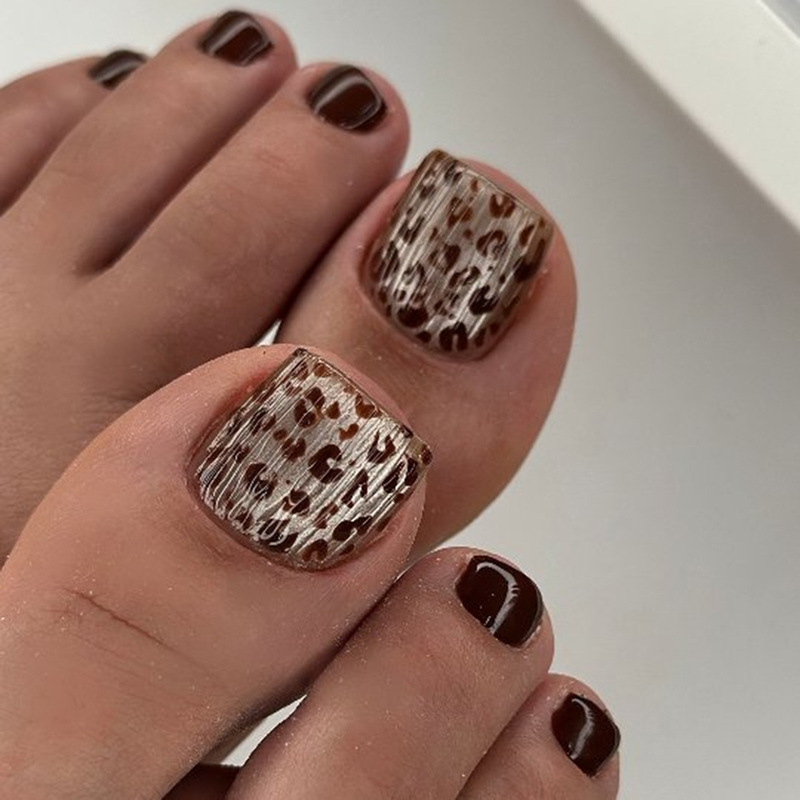 24-piece short square-shaped toenails, brown leopard print, solid color design, adhesive fake nails