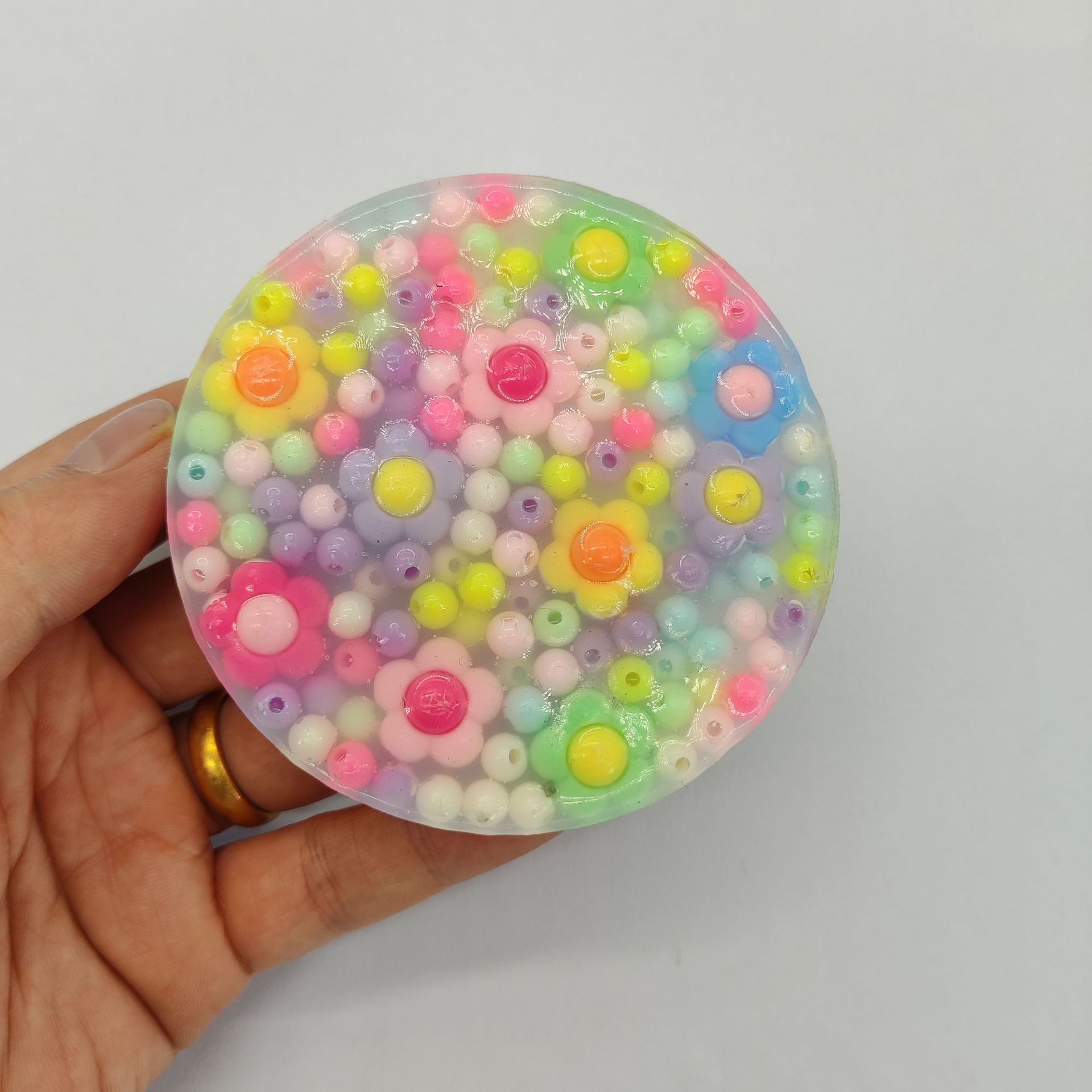 Round custom macaron flowers