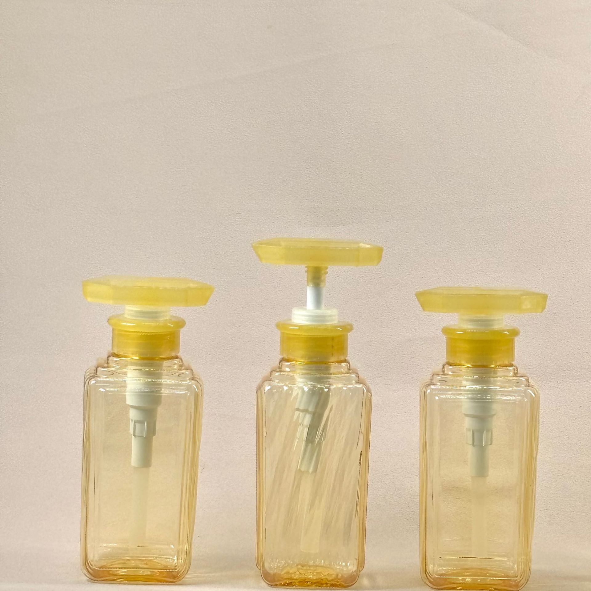 现货批发洗发水沐浴露护发素透黄色塑料分装瓶PET300ML条纹瓶洗护