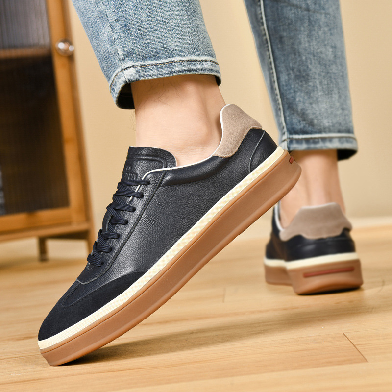 Zapatos de skate de primavera 2026 nuevos zapatos de cuero de capa de cabeza de entrenamiento de cuero de cordón plano de negocios casual zapatos de hombre versátiles