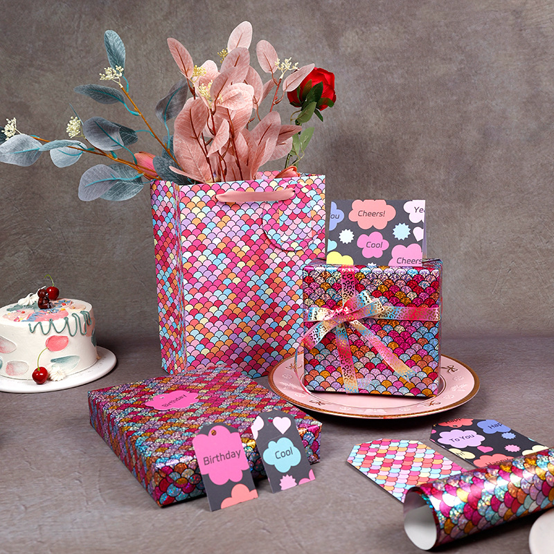 Papel brillante para el Día de San Valentín, papel con revestimiento de aluminio láser, serie de escamas de pescado de colores, rollo grande de papel de regalo para cumpleaños
