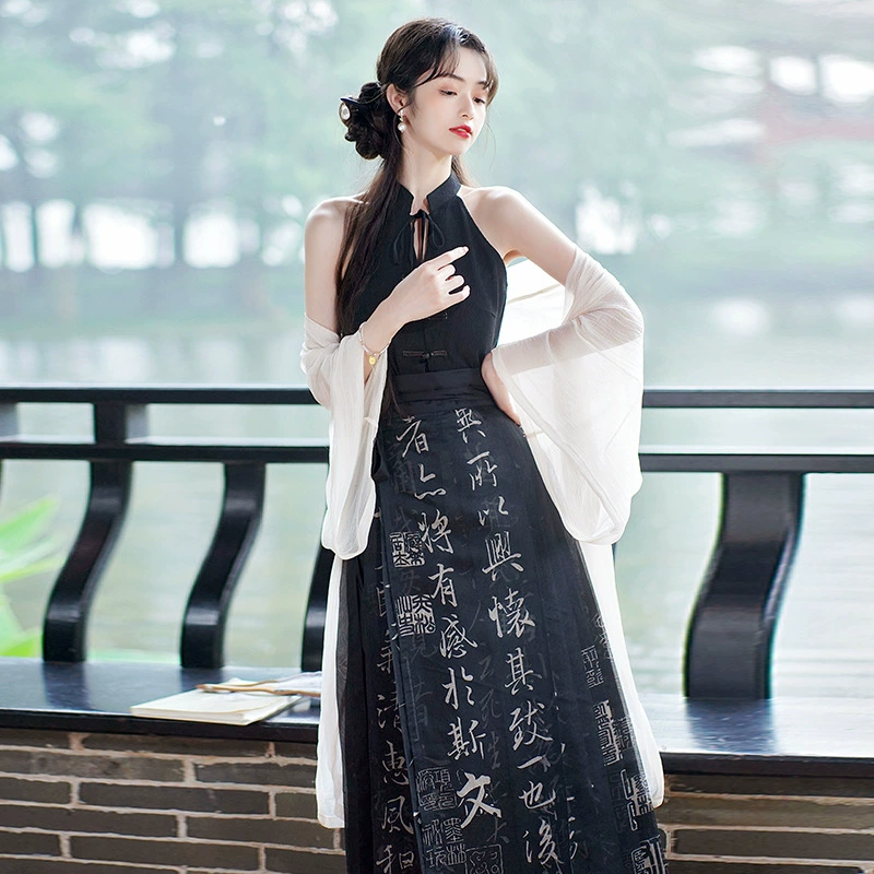 Реальный черный трикотажный топ с плечами