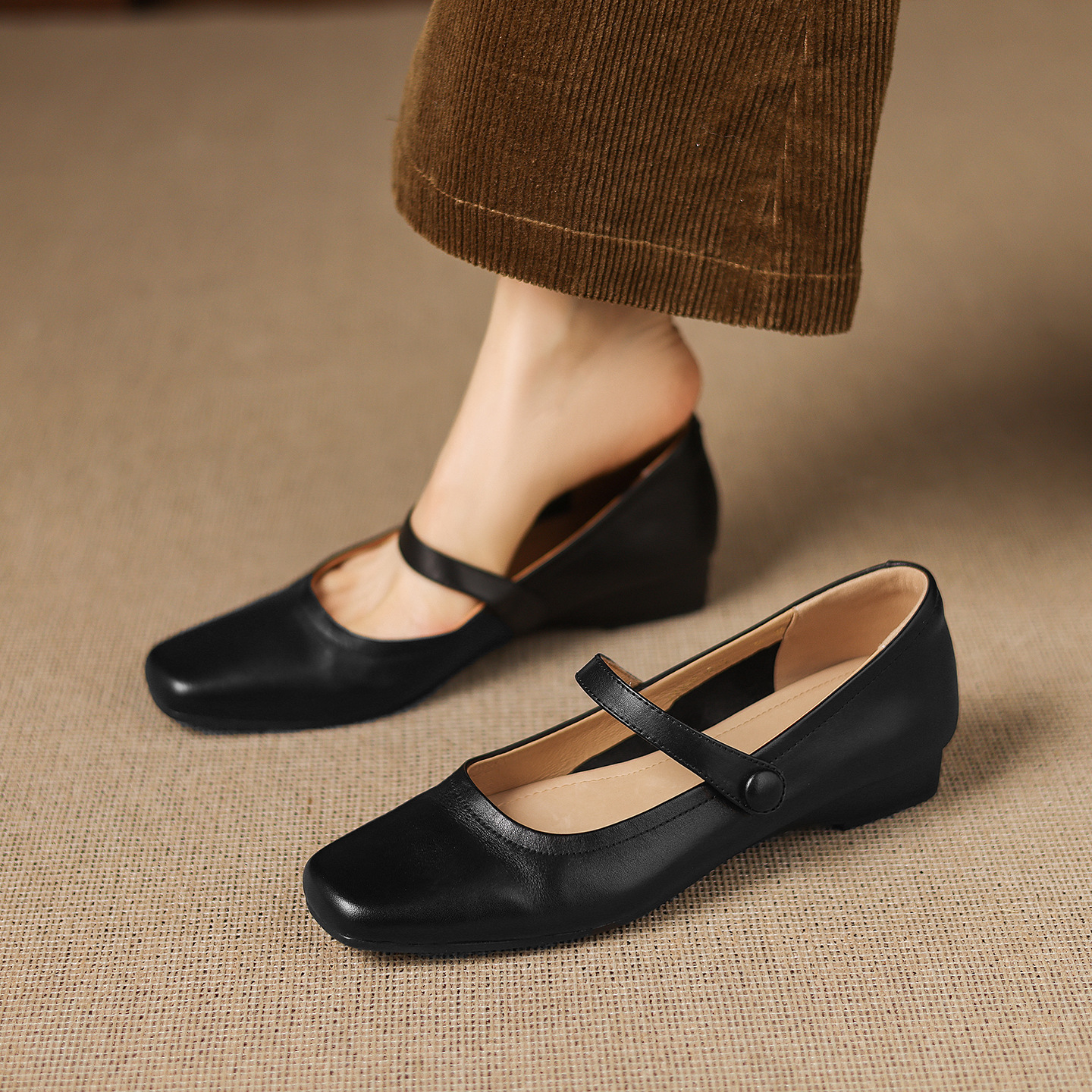 Giày Mary Jane nữ quai ngang khóa, da bò đầu vuông, gót thấp 2 cm, phong cách Pháp cổ điển — đen