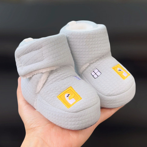 Baby shoes that won't fall off, soft bottom cotton shoes for boys and girls, 0-1 year old newborns, with extra lining, thick and warm, pre-walking shoes