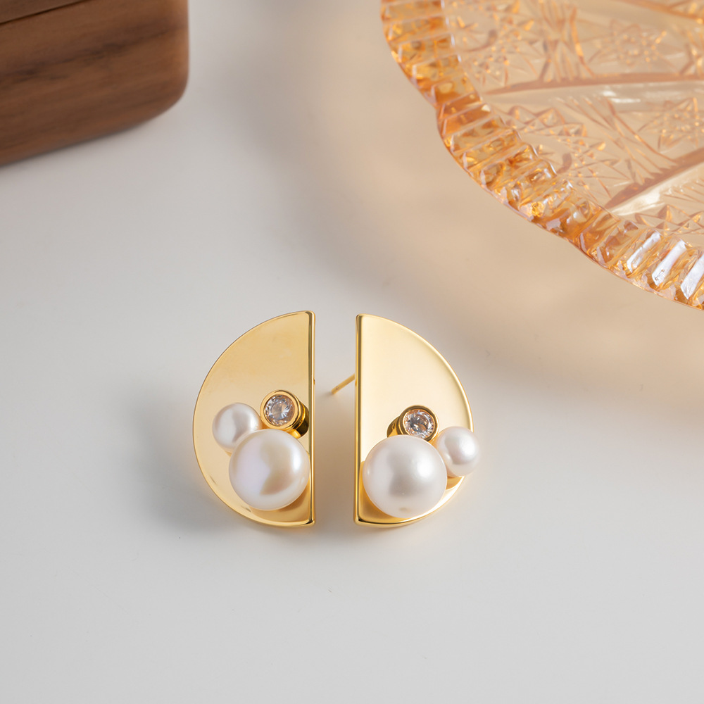 Retro Semicircle Copper Gold Plated Pearl Ear Studs 1 Pair
