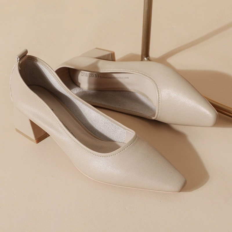 5888-1 Кожаная маленькая квадратная головка на толстом каблуке на высоком каблуке Мягкая кожаная Рабочая обувь на среднем каблуке 5 см Молочная обувь Новые одиночные туфли для женщин