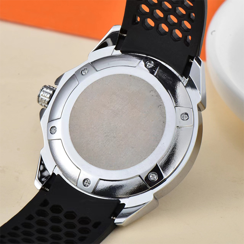 Nytt tjeckiskt leopardfärgat kvartsur med samma trend, urholkat kvartsur med enkel kalender, moderiktigt, dithering, populärt armbandsur_voghion.com