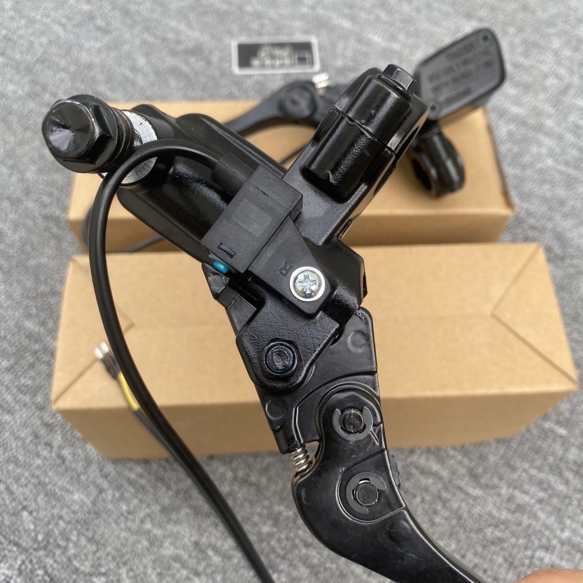 Suitable for the Ninebot E300P front pump, E Orion, and Niu electric scooters; a universal direct-fit brake handle disc brake front pump