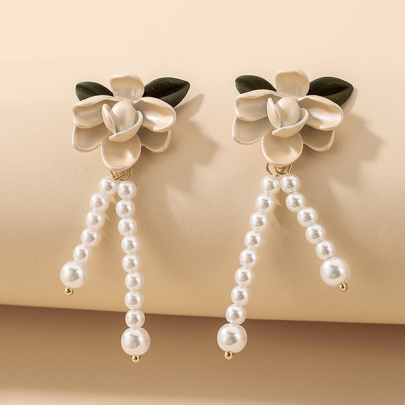 Fashion Flower Leaves Pearl Tassel Earrings Simple Alloy Drop Earrings display picture 2