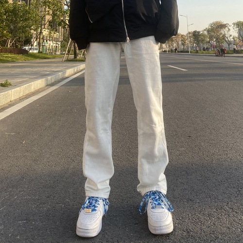 Urban street style, cool and edgy, niche denim jeans for men with an Instagram cool brand, loose and slimming, slightly tapered straight-leg pants.