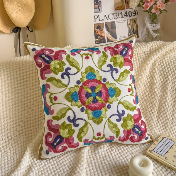 Embroidered evergreen-red